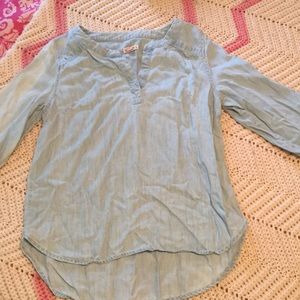 Totally adorable light denim blouse size small